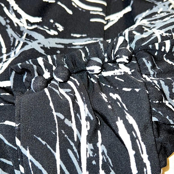 ALFANI Ruched Short Sleeve Shell Top - Picture 8 of 16